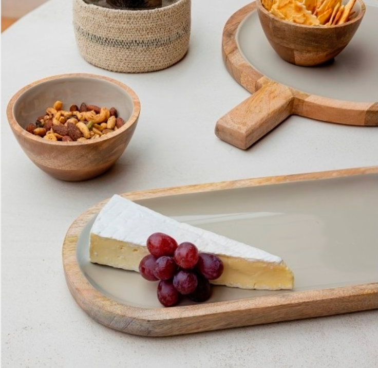Mango wood serving board oval | shiny taupe