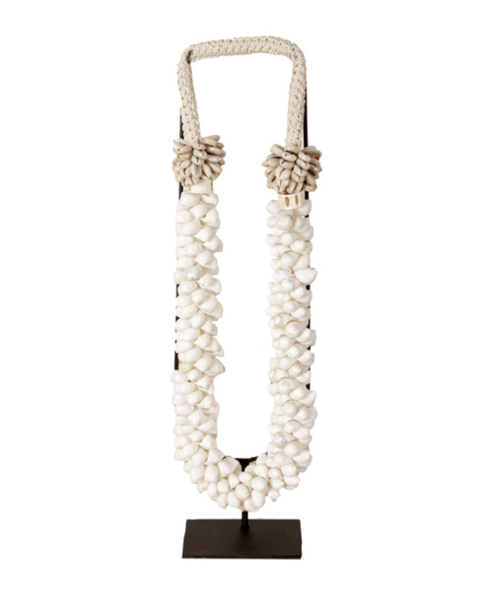 Decorative shell necklace | White