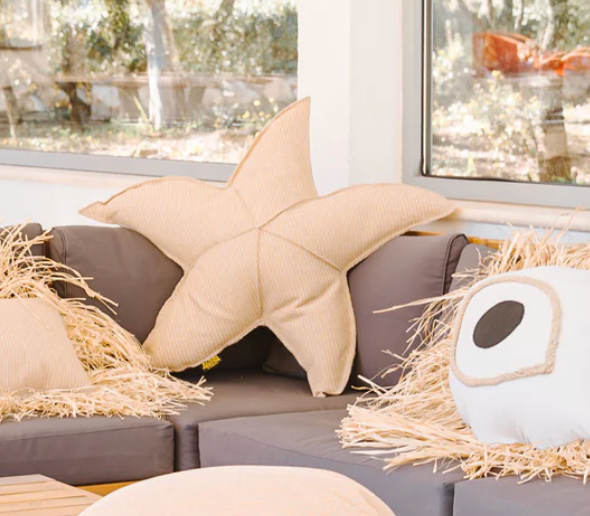 Floating starfish cushion - raffia beige